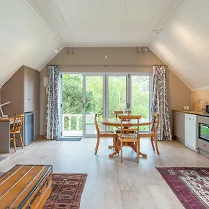 https://the-coach-house-at-hillwood.hotels-capetown.com